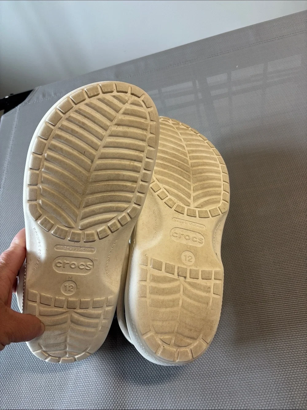 CROCS men’s sz 12 Classic White Slip-On Clogs with Heel Strap EUC